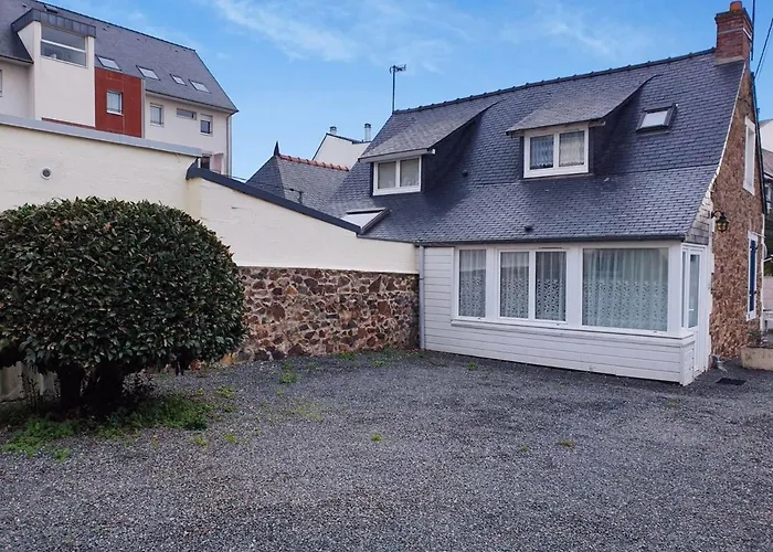 Maison A Perros-Guirec Avec Wifi, Proche Centre-Ville Et Plage, Cour Fermee, Parking Prive
